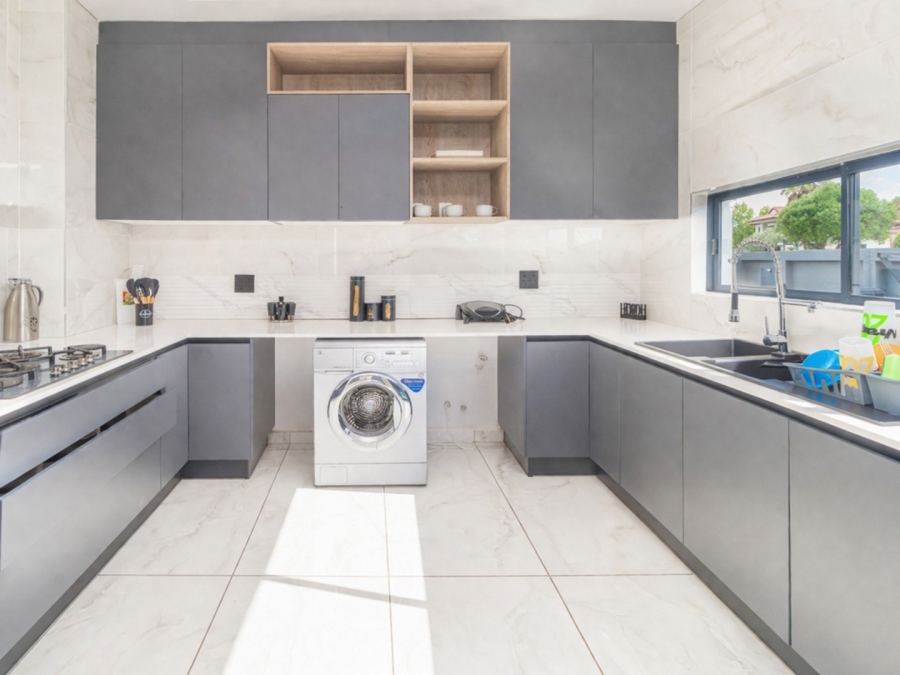6 Bedroom Property for Sale in The Islands Estates North West